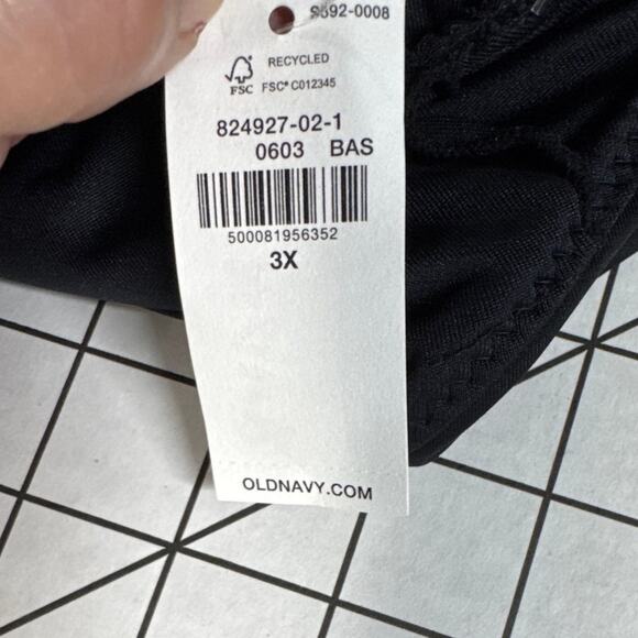 Old Navy Plus Size Black Ruched One Piece Swimsuit NWT - Picture 8 of 9